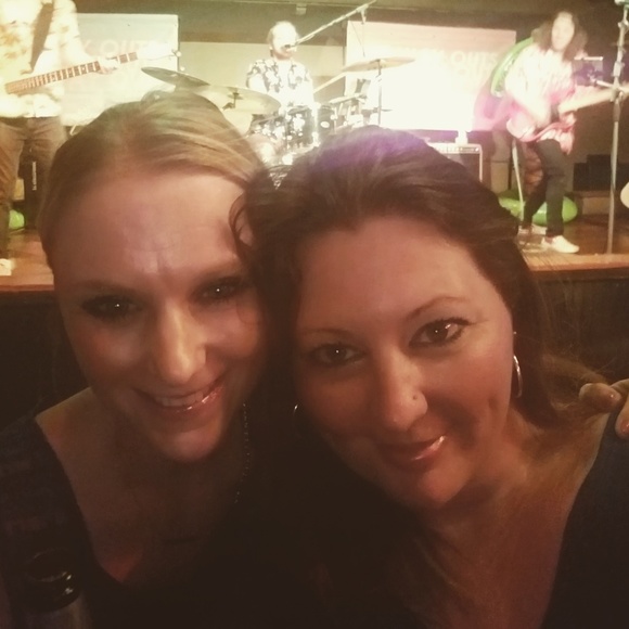 Meet your Posher, Leona - Picture 2 of 7